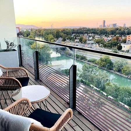 Sunrise Above Sky With Rooftop Pool Vienne Extérieur photo
