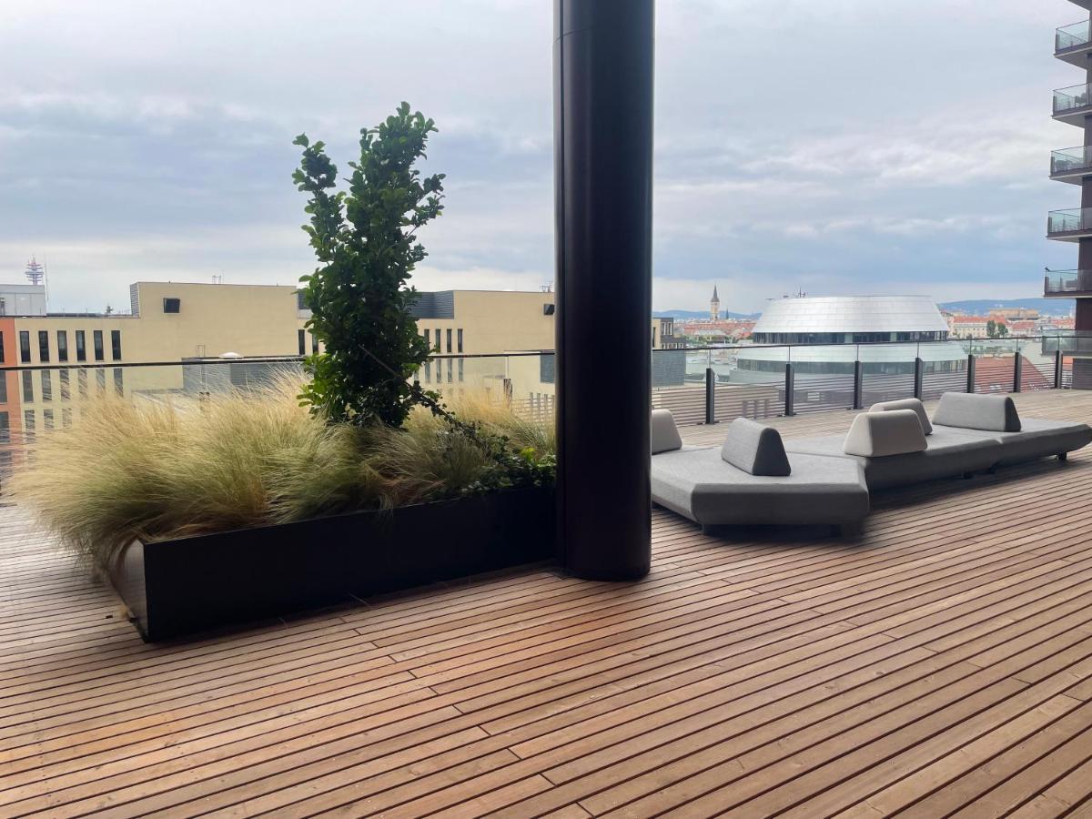Sunrise Above Sky With Rooftop Pool Vienne Extérieur photo
