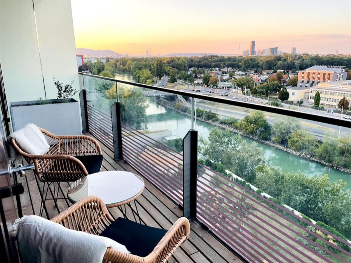 Sunrise Above Sky With Rooftop Pool Vienne Extérieur photo