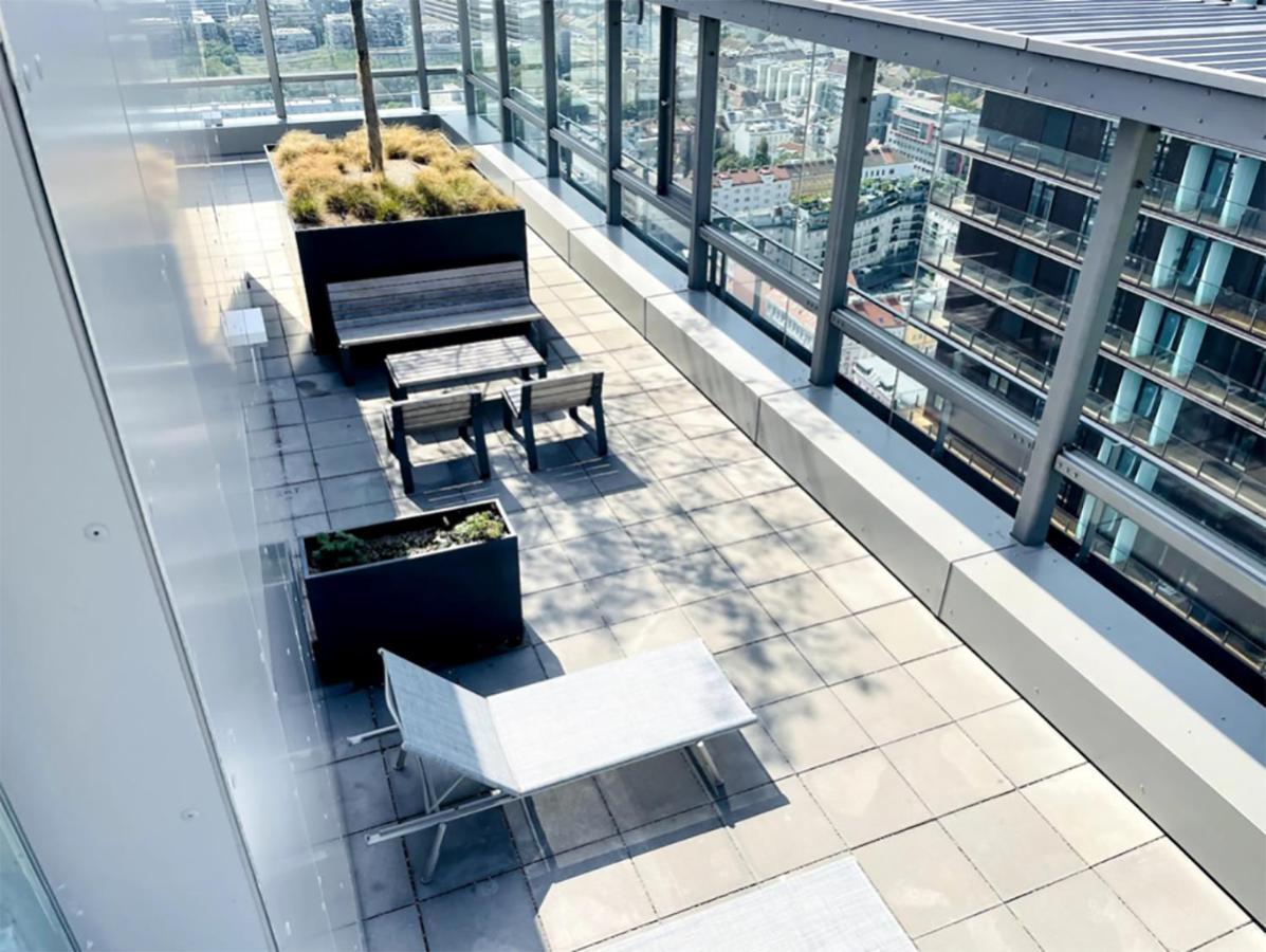 Sunrise Above Sky With Rooftop Pool Vienne Extérieur photo
