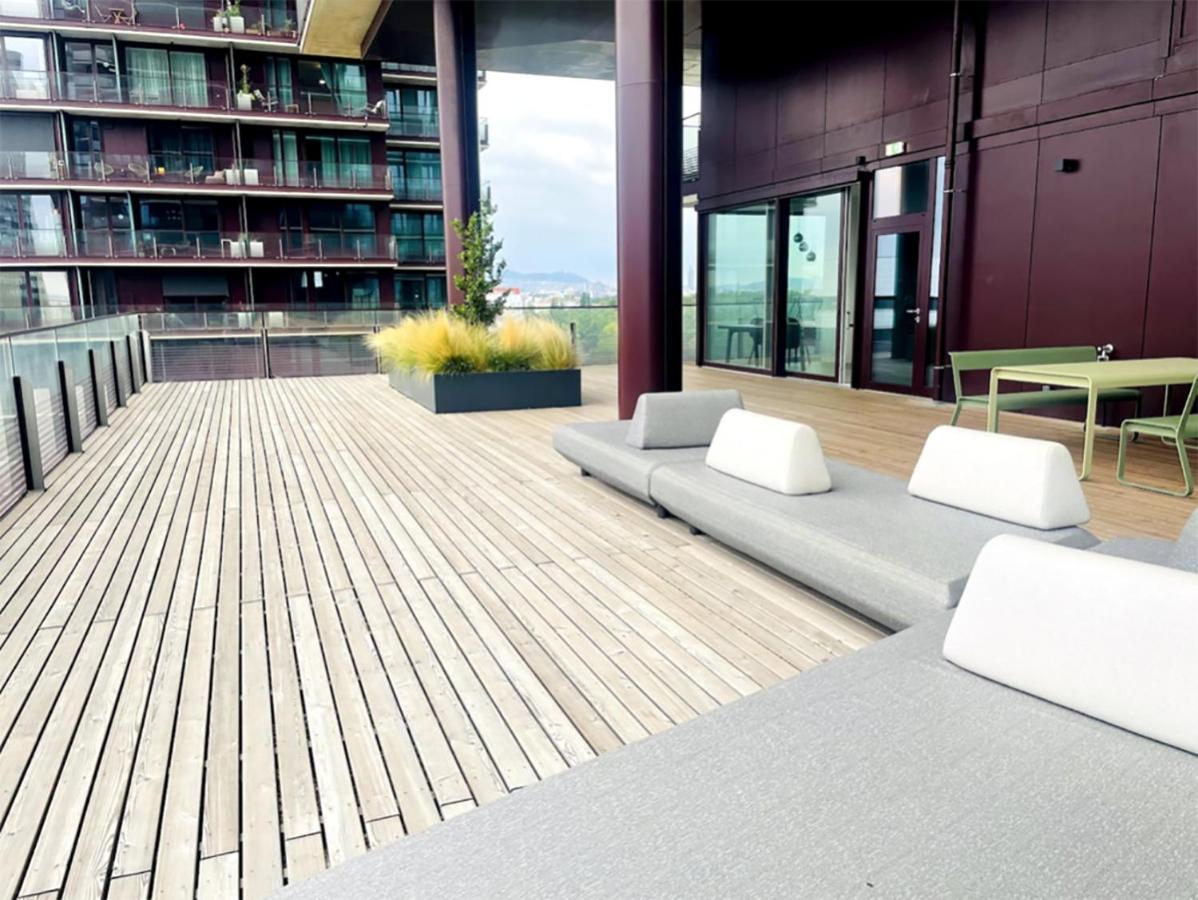 Sunrise Above Sky With Rooftop Pool Vienne Extérieur photo