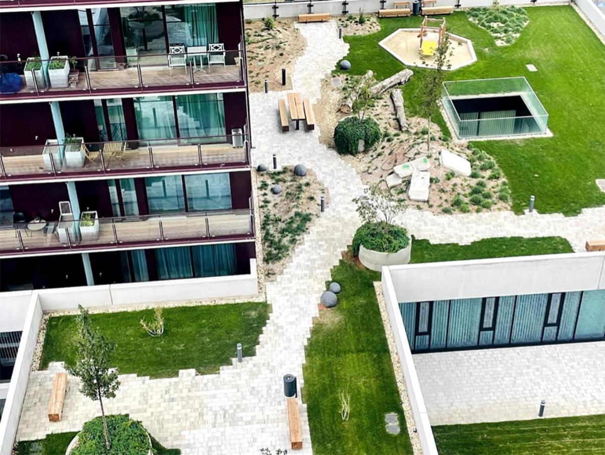 Sunrise Above Sky With Rooftop Pool Vienne Extérieur photo